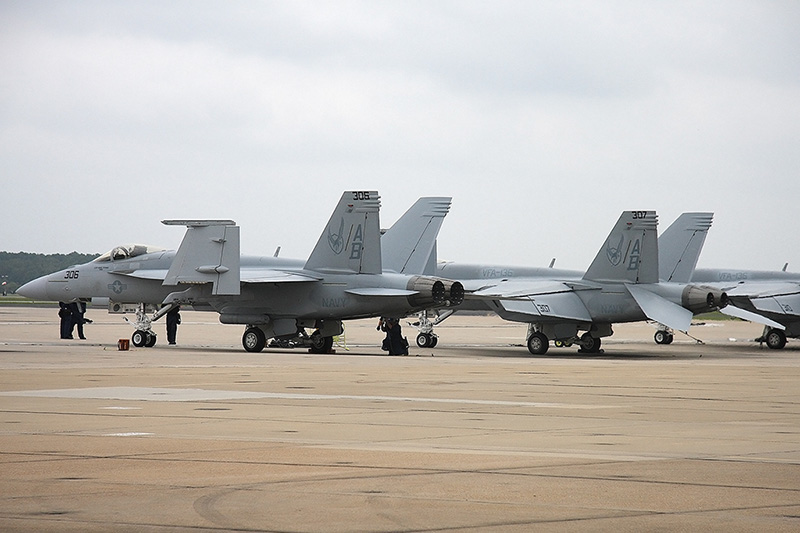 F/A-18E Super Hornets, VFA-136 <i>Knighthawks</i>, USN
