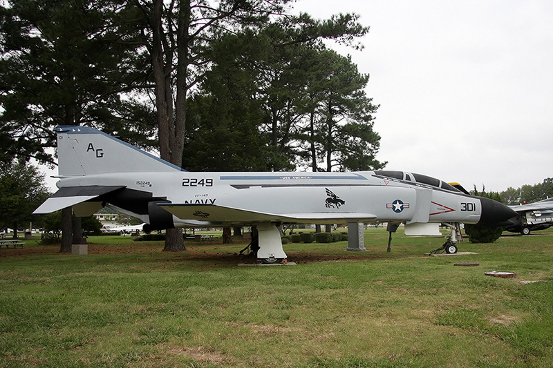 F-4B Phantom II, VF-143 <i>Pukin' Dogs</i>, USN
